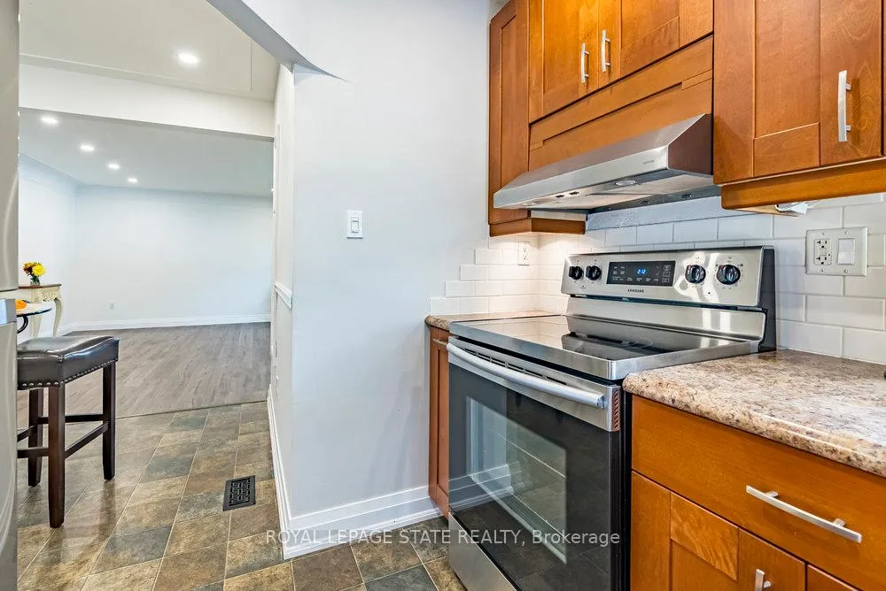 Photo 14 of 105 McElroy Road E, Hamilton, Balfour — HOMEH