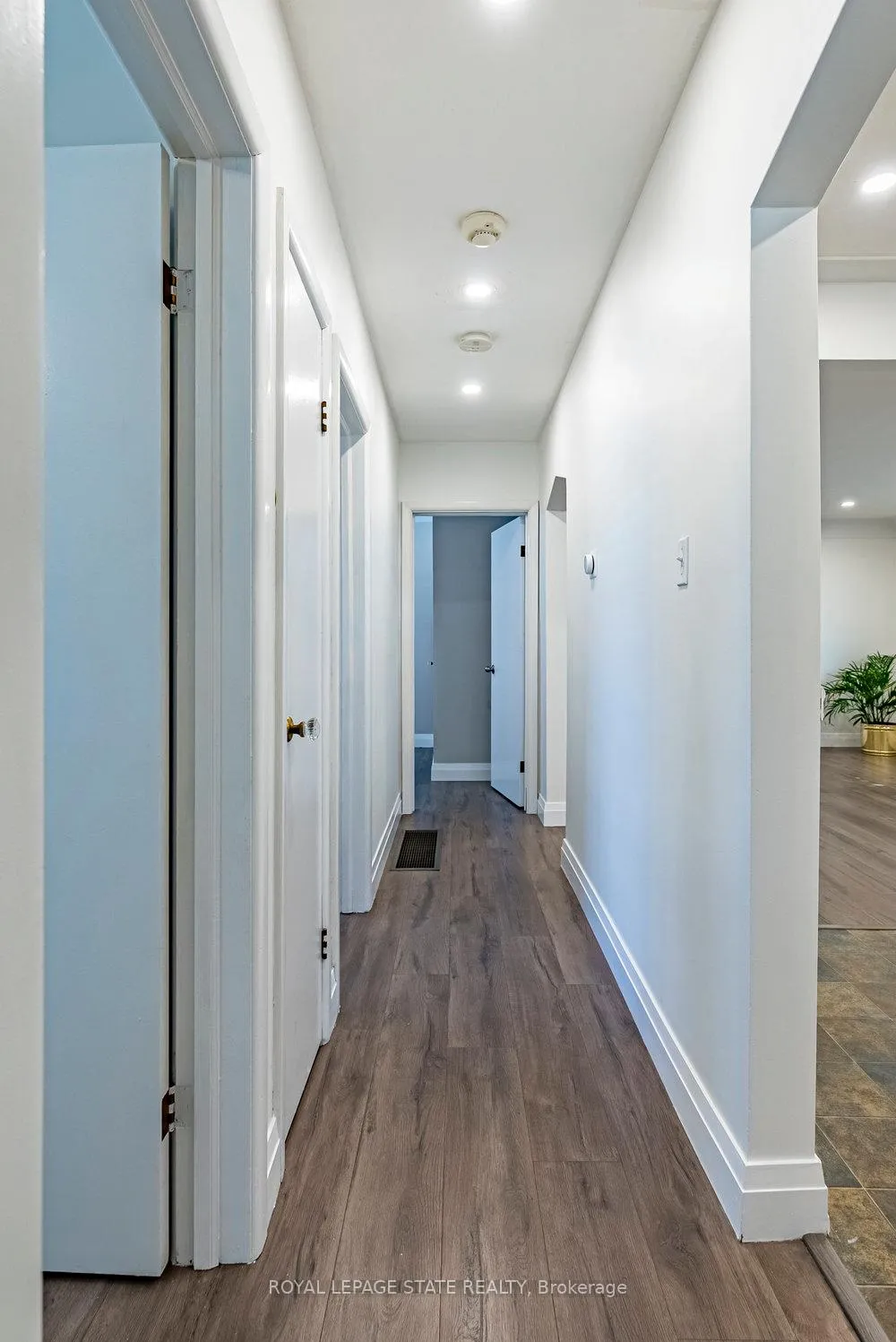 Photo 15 of 105 McElroy Road E, Hamilton, Balfour — HOMEH