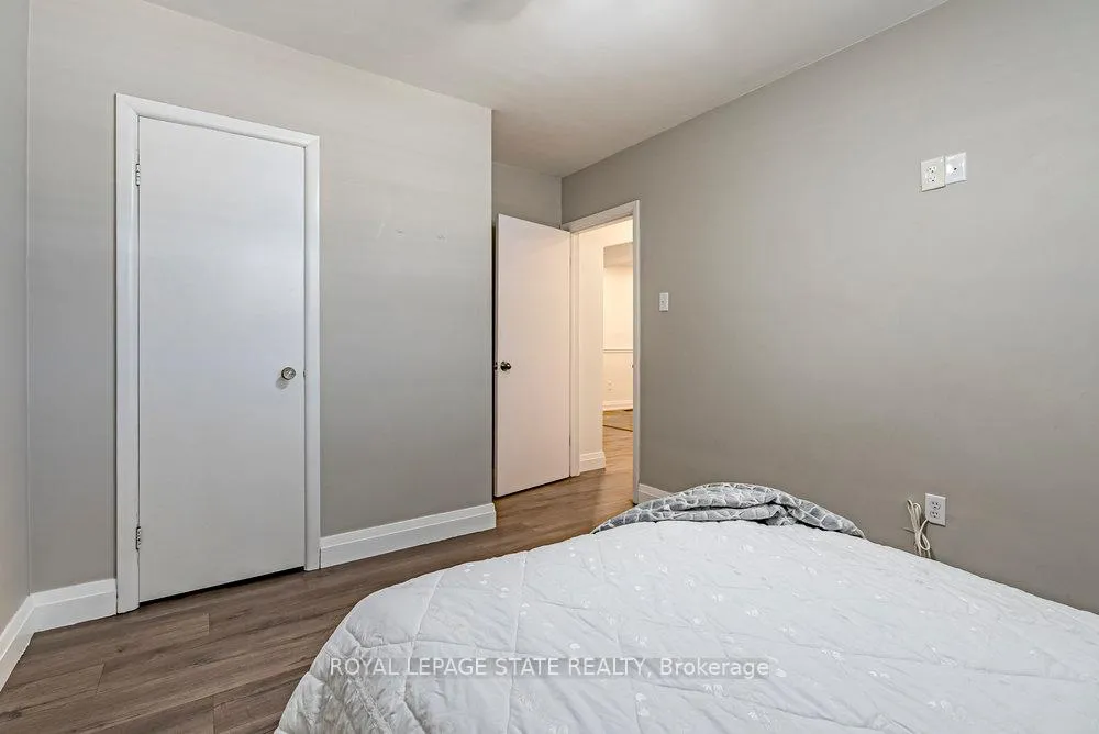 Photo 17 of 105 McElroy Road E, Hamilton, Balfour — HOMEH