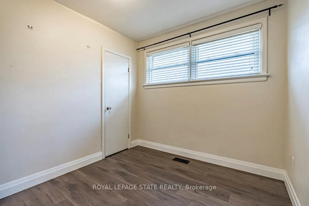 Photo 19 of 105 McElroy Road E, Hamilton, Balfour — HOMEH