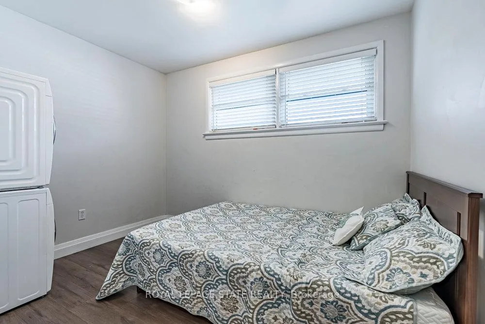 Photo 20 of 105 McElroy Road E, Hamilton, Balfour — HOMEH