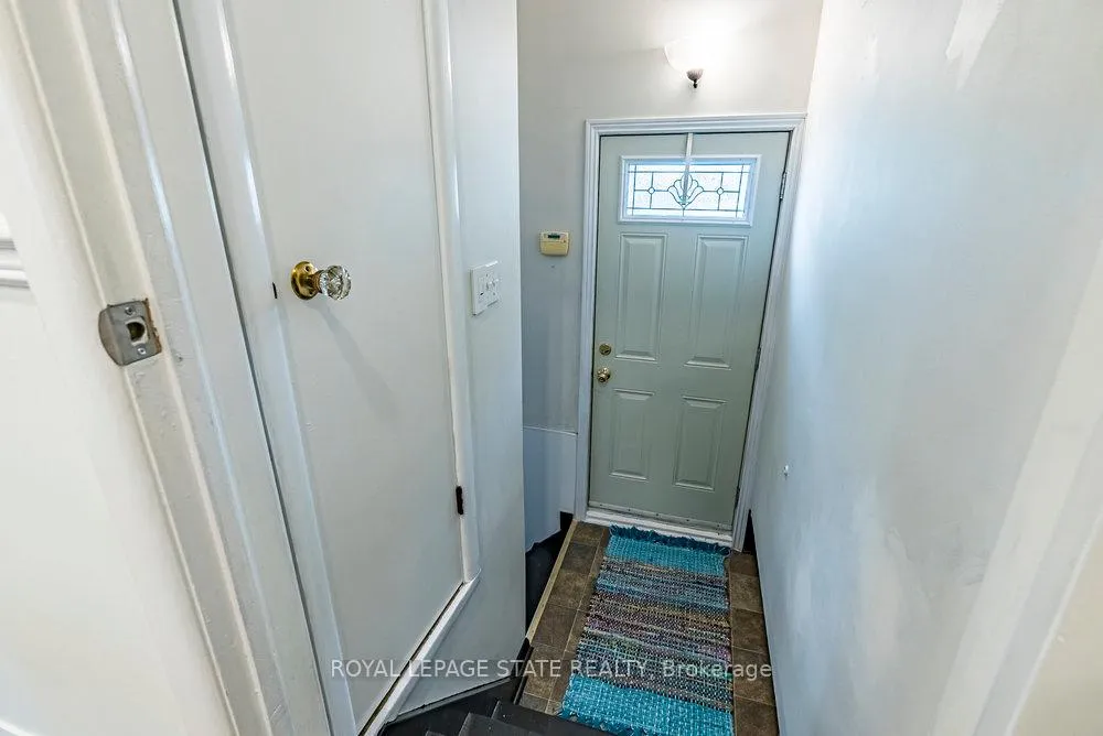 Photo 25 of 105 McElroy Road E, Hamilton, Balfour — HOMEH