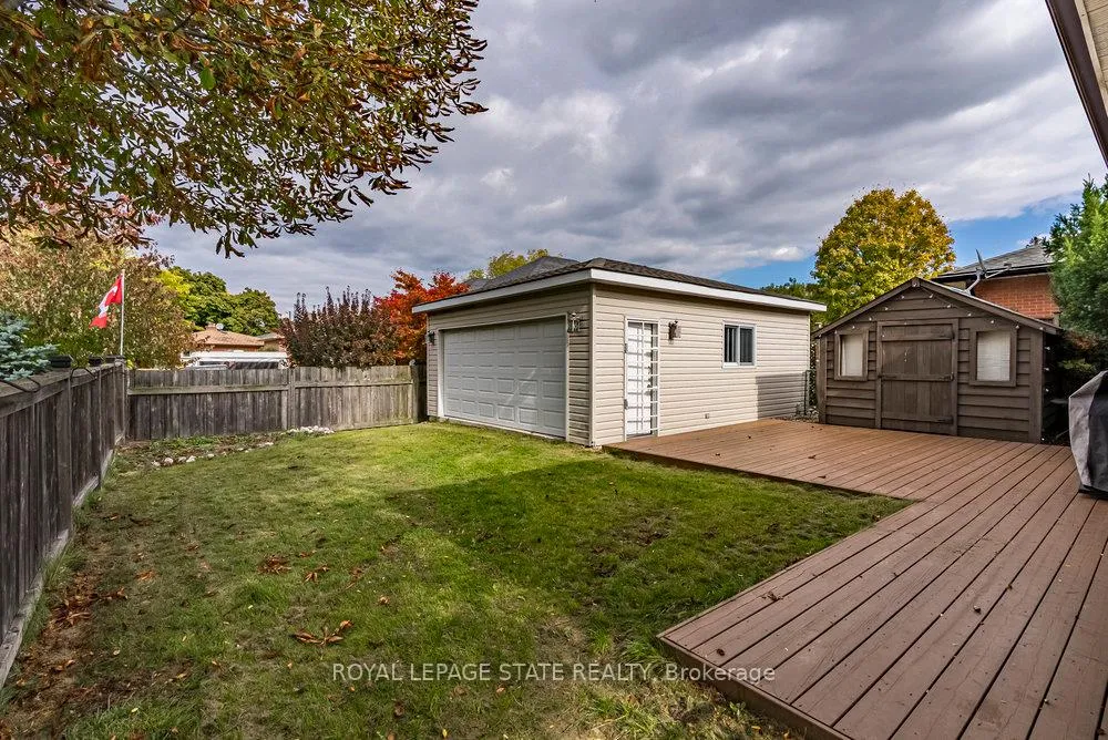 Photo 27 of 105 McElroy Road E, Hamilton, Balfour — HOMEH