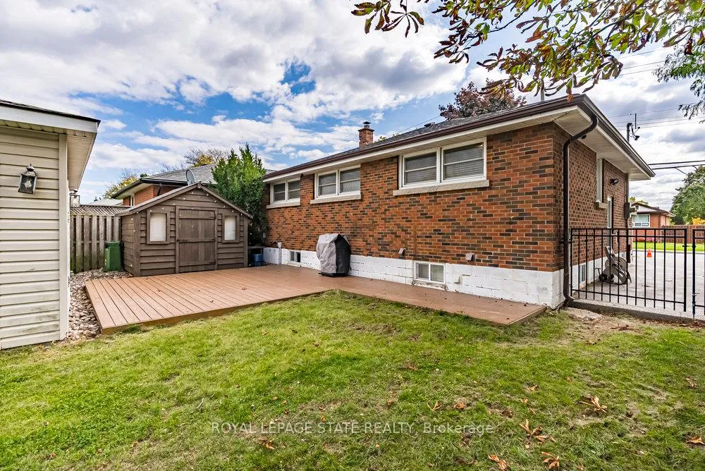 Photo 29 of 105 McElroy Road E, Hamilton, Balfour — HOMEH