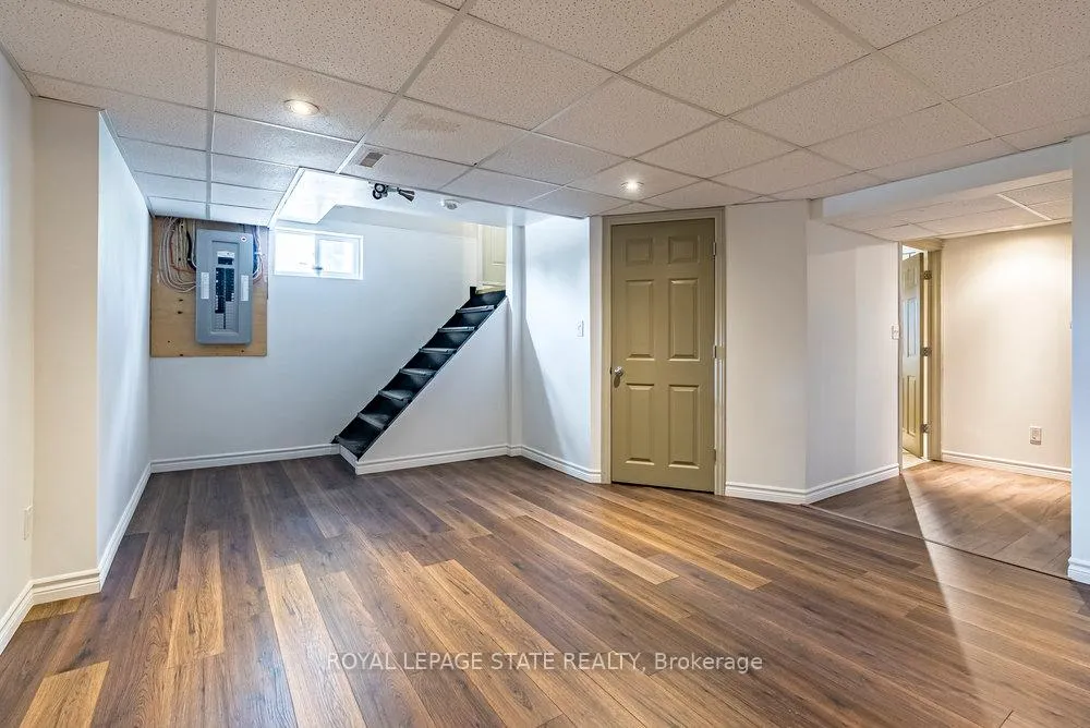 Photo 32 of 105 McElroy Road E, Hamilton, Balfour — HOMEH