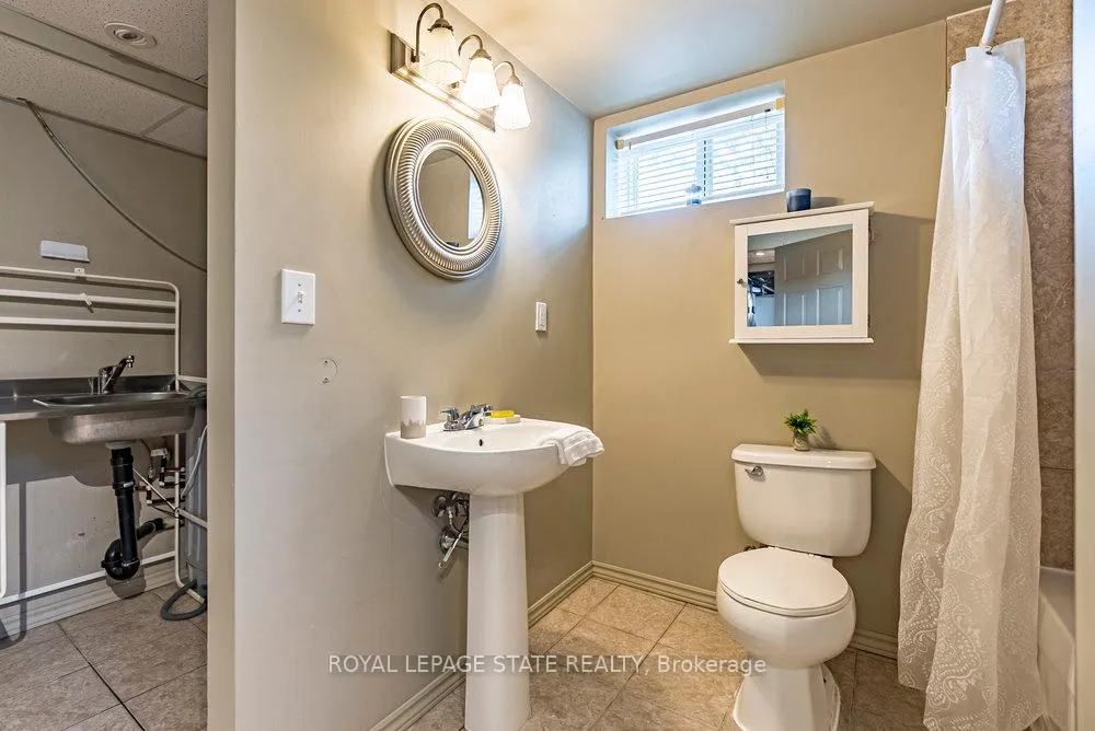 Photo 35 of 105 McElroy Road E, Hamilton, Balfour — HOMEH