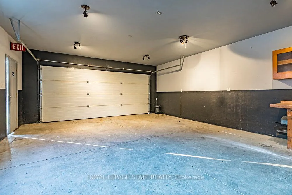 Photo 43 of 105 McElroy Road E, Hamilton, Balfour — HOMEH
