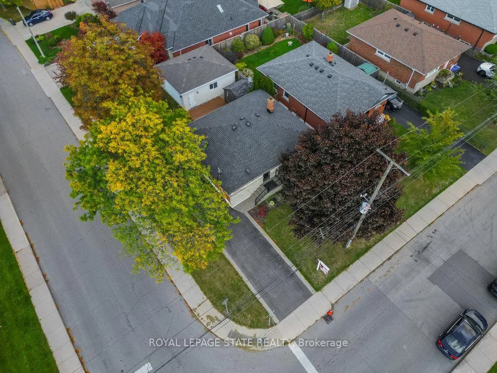 Photo 45 of 105 McElroy Road E, Hamilton, Balfour — HOMEH