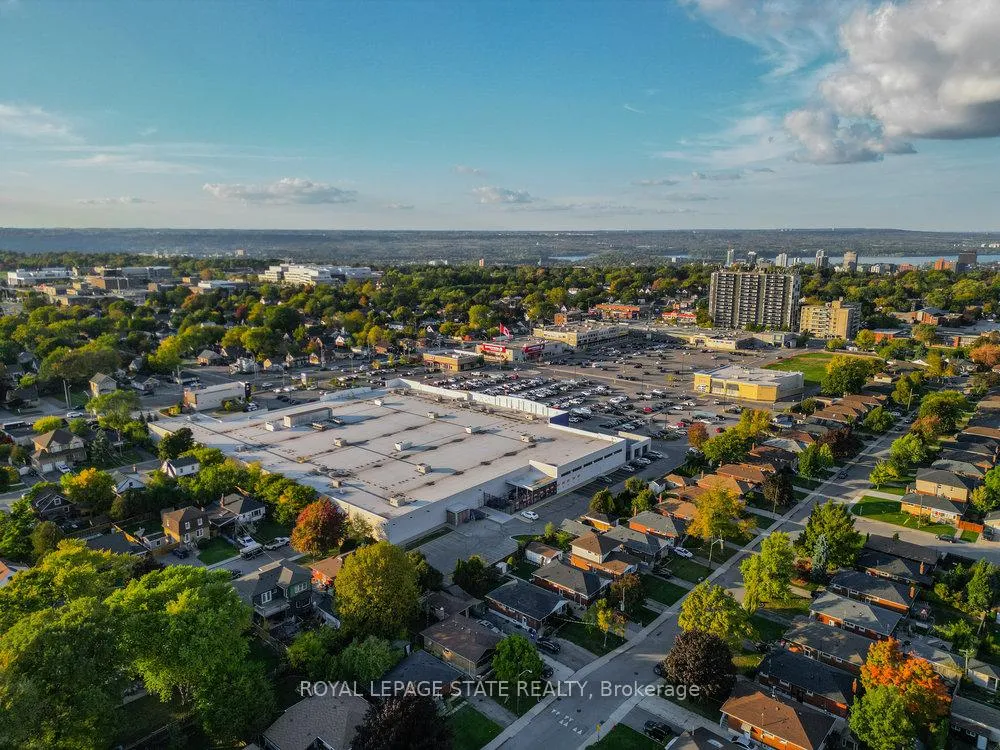 Photo 46 of 105 McElroy Road E, Hamilton, Balfour — HOMEH