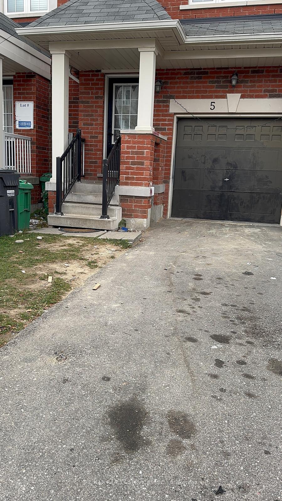 Photo 2 of 5 Sprucewood Road, Brampton, Heart Lake East — HOMEH