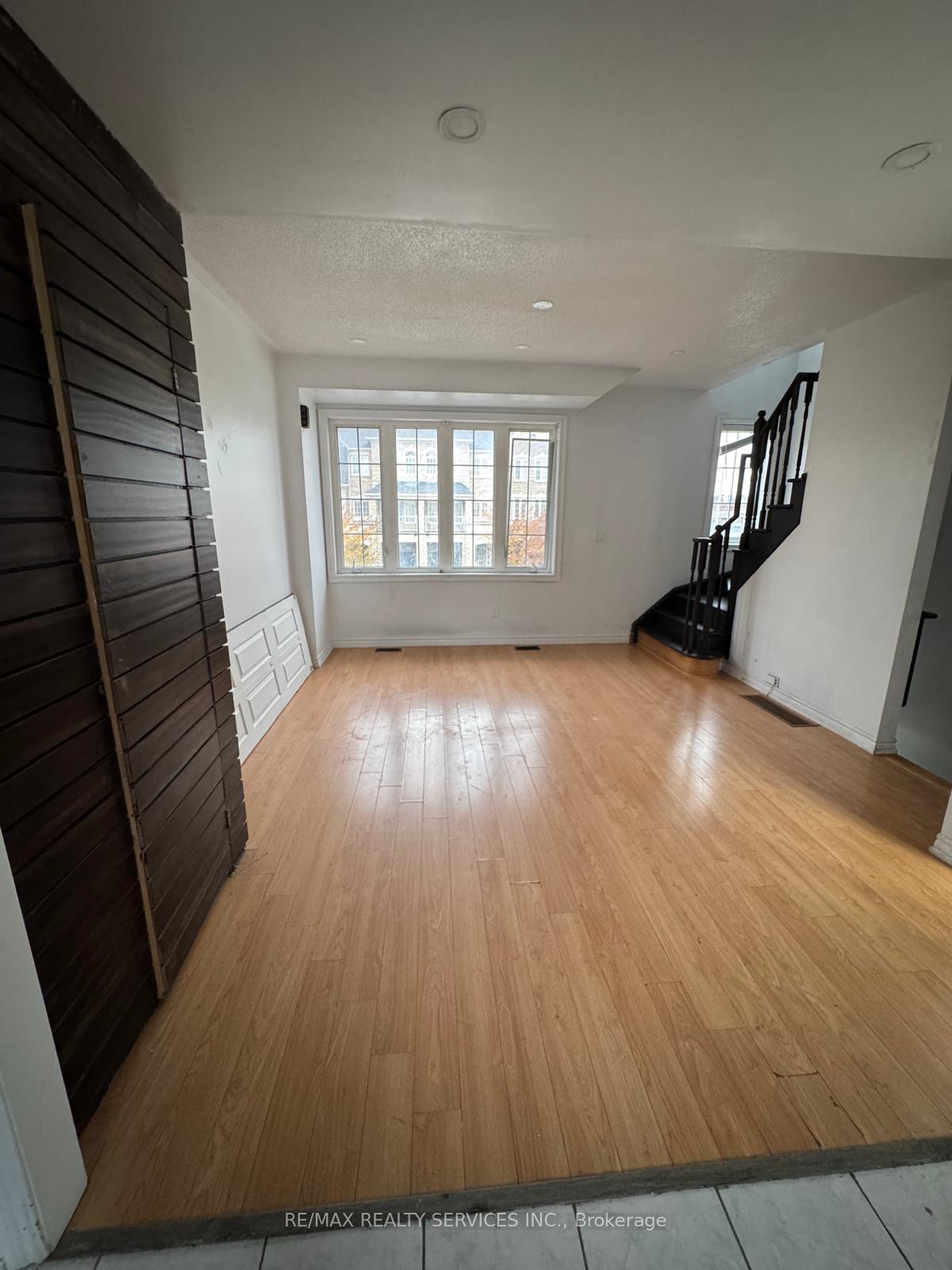 Photo 4 of 5 Sprucewood Road, Brampton, Heart Lake East — HOMEH