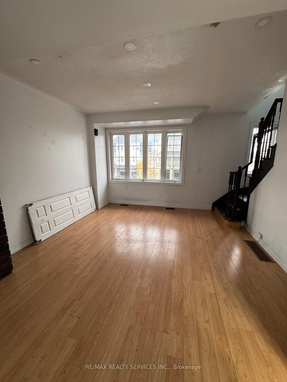 Photo 5 of 5 Sprucewood Road, Brampton, Heart Lake East — HOMEH