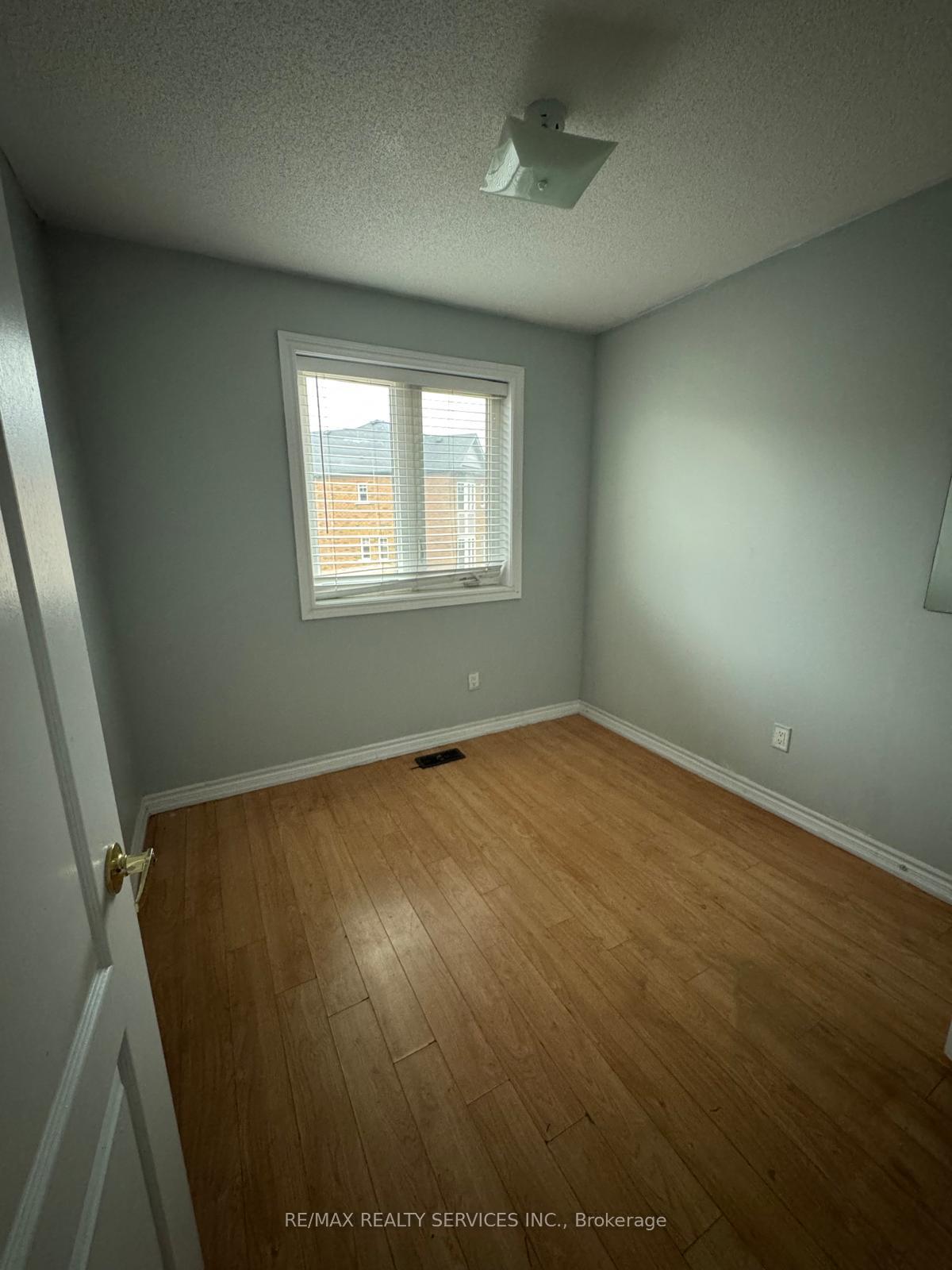 Photo 7 of 5 Sprucewood Road, Brampton, Heart Lake East — HOMEH