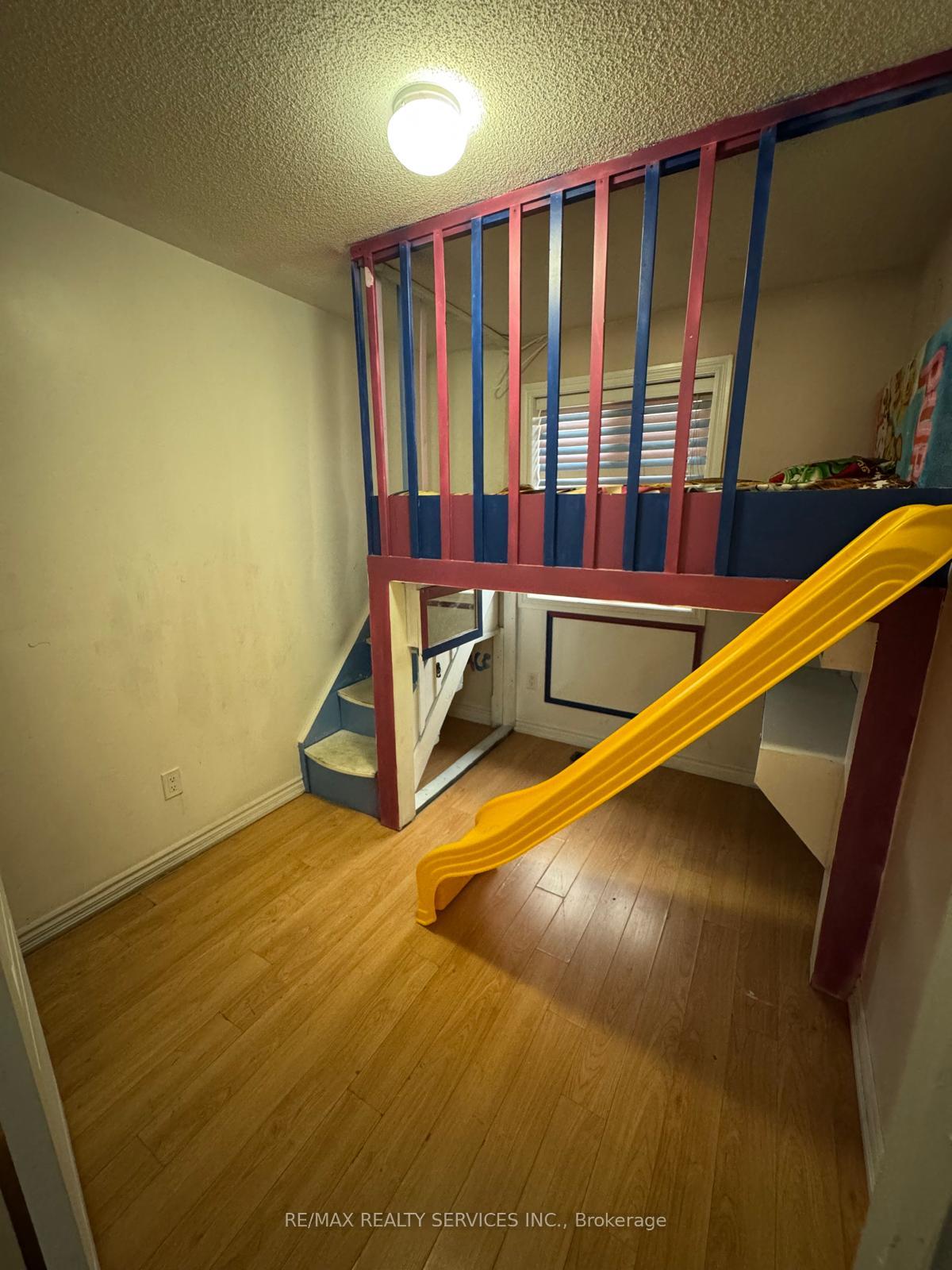 Photo 8 of 5 Sprucewood Road, Brampton, Heart Lake East — HOMEH