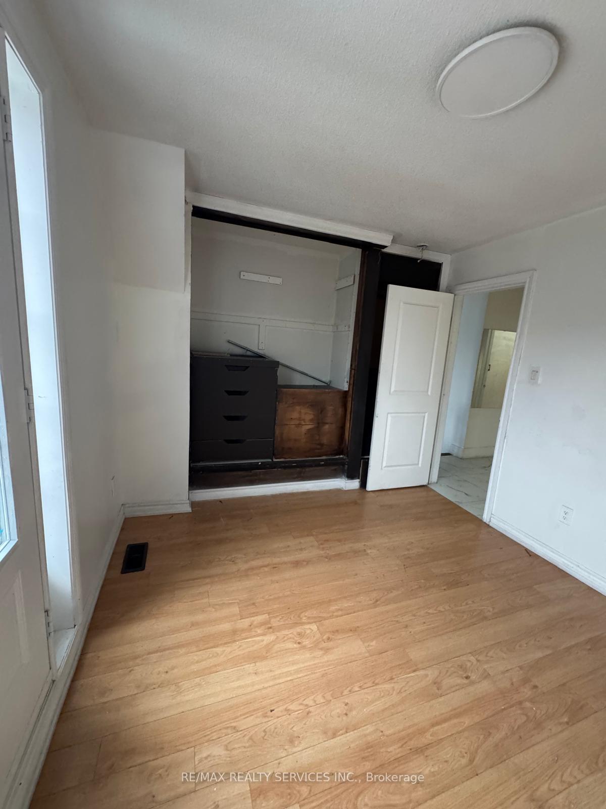 Photo 10 of 5 Sprucewood Road, Brampton, Heart Lake East — HOMEH