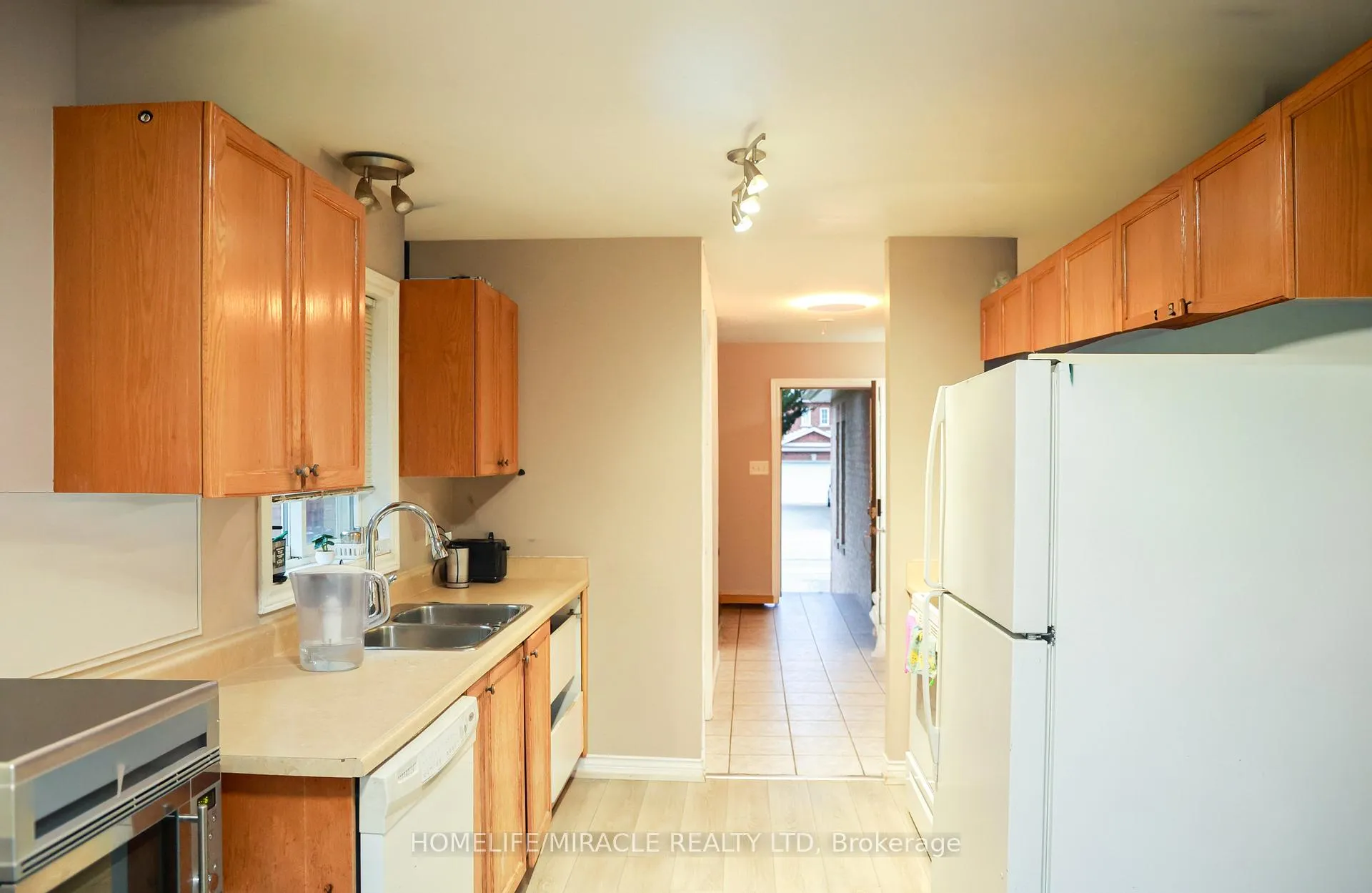 Photo 5 of 67 Stollar Boulevard W, Barrie, Little Lake — HOMEH