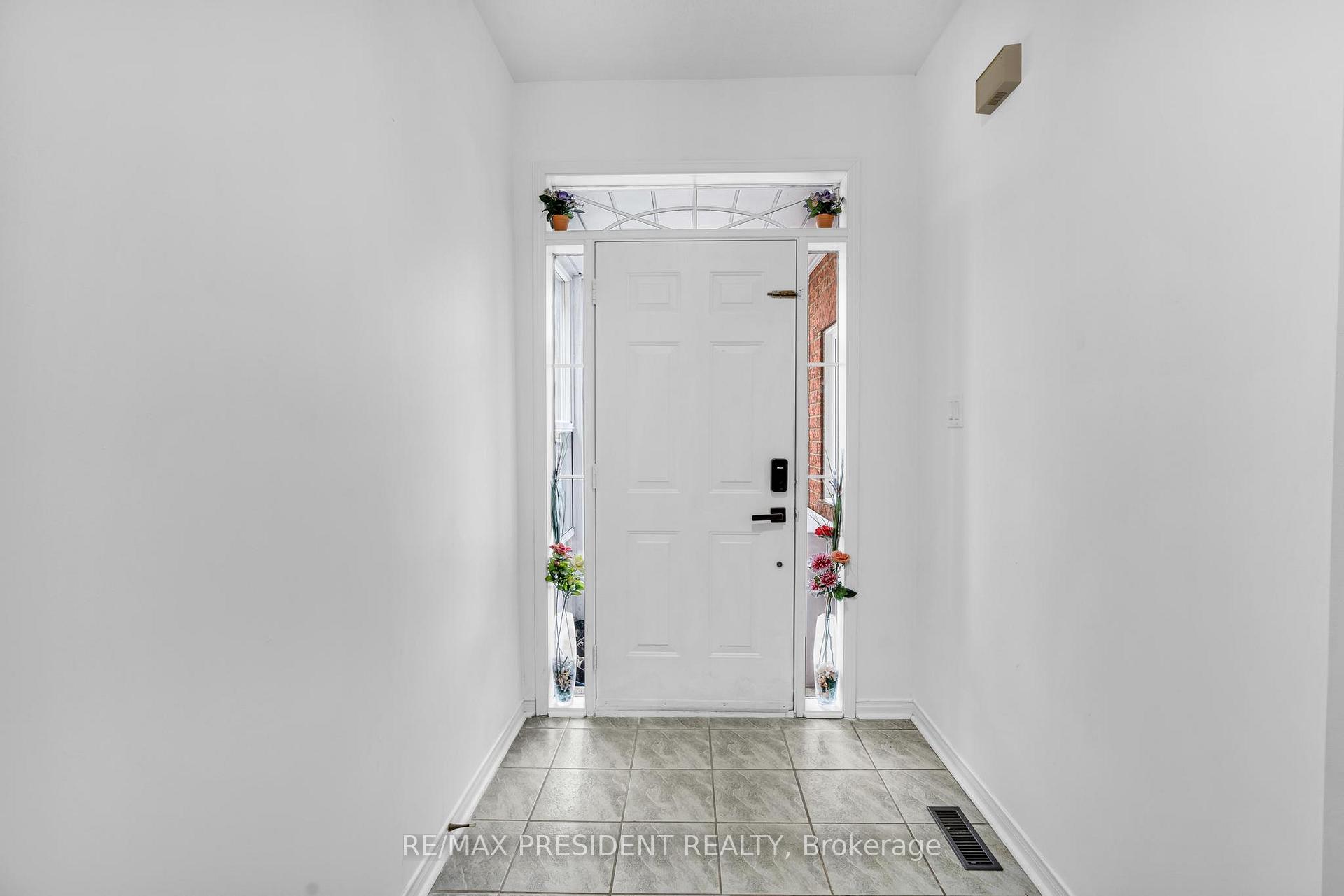 Photo 5 of 11 Oxtail Lane, Brampton, Fletcher's Creek Village — HOMEH