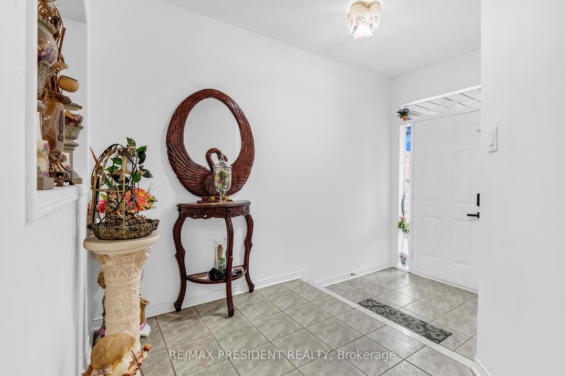 Photo 6 of 11 Oxtail Lane, Brampton, Fletcher's Creek Village — HOMEH