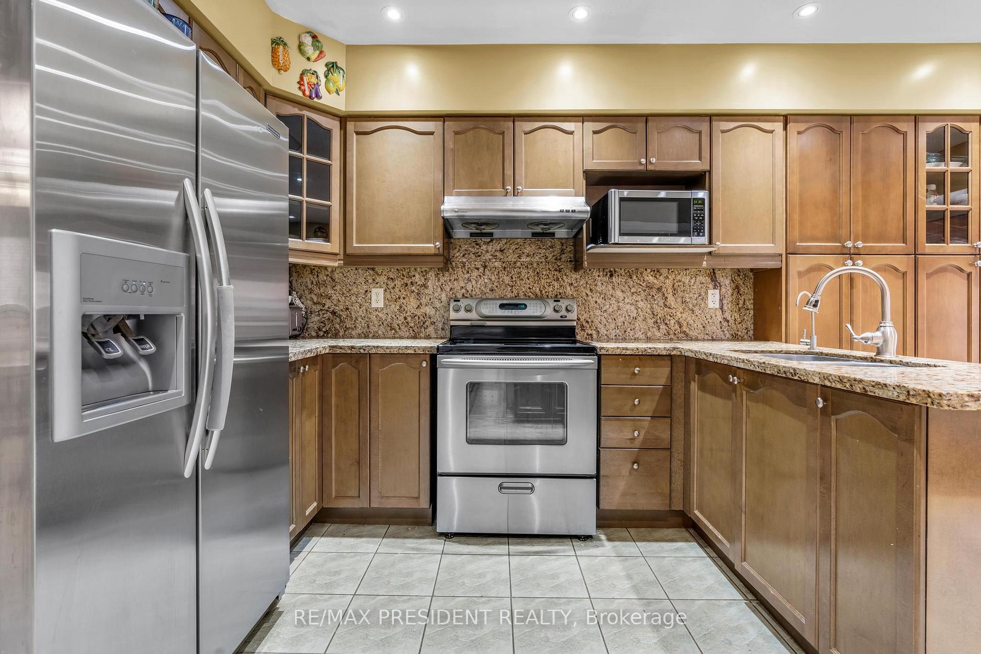 Photo 17 of 11 Oxtail Lane, Brampton, Fletcher's Creek Village — HOMEH