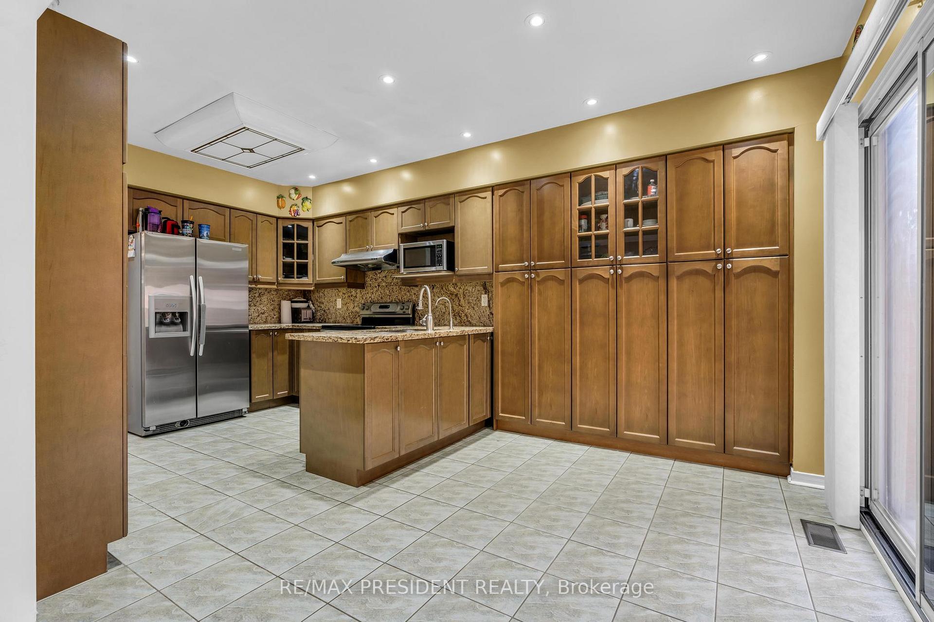 Photo 19 of 11 Oxtail Lane, Brampton, Fletcher's Creek Village — HOMEH
