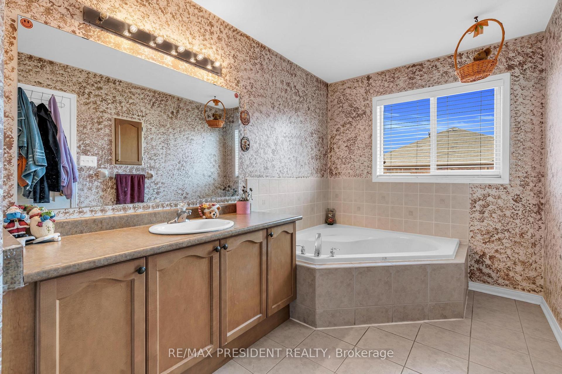 Photo 27 of 11 Oxtail Lane, Brampton, Fletcher's Creek Village — HOMEH