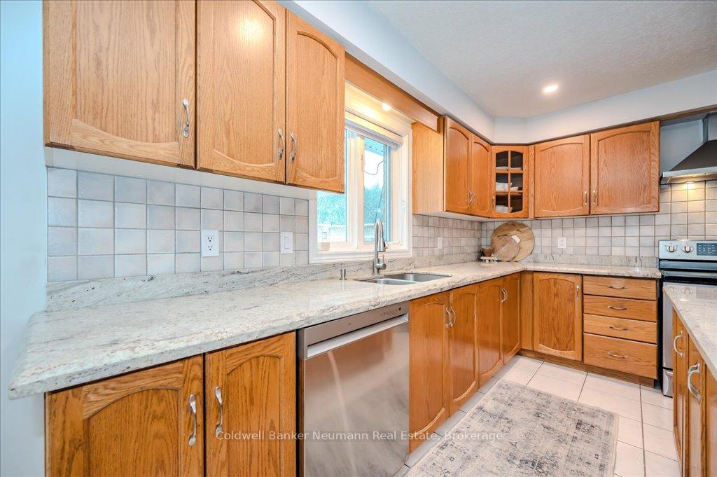 Photo 10 of 96 Pheasant Run Drive, Guelph, Kortright Hills — HOMEH