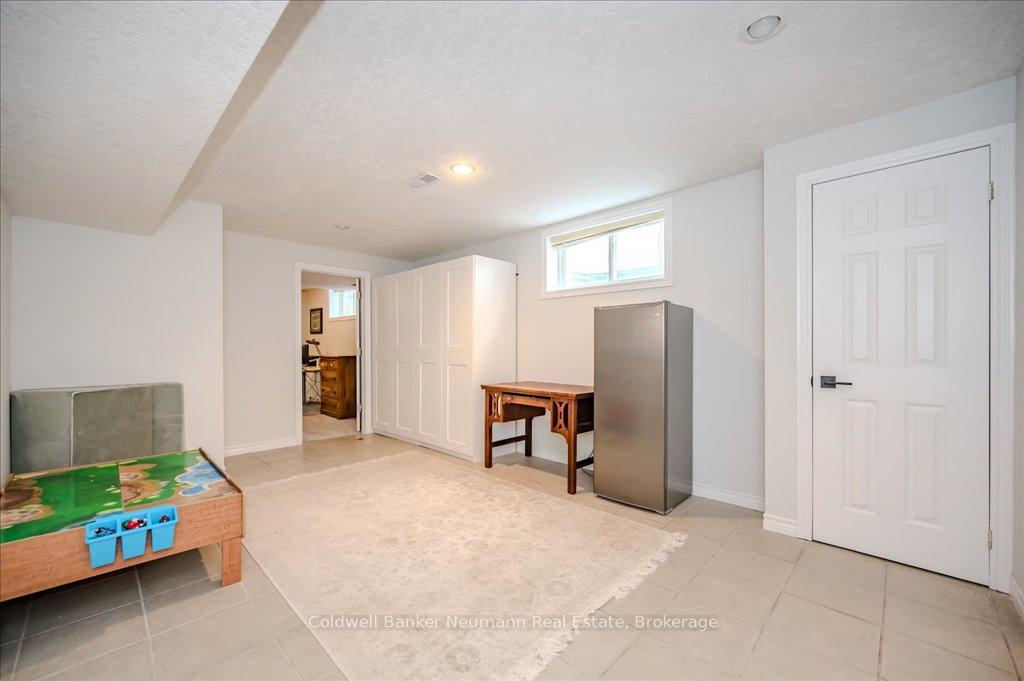 Photo 34 of 96 Pheasant Run Drive, Guelph, Kortright Hills — HOMEH