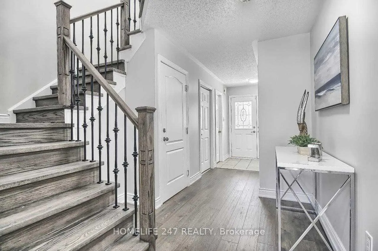 Photo 2 of 32 Poplar Plains Road, Brampton, Fletcher's Meadow — HOMEH
