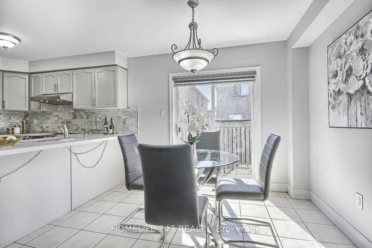 Photo 7 of 32 Poplar Plains Road, Brampton, Fletcher's Meadow — HOMEH