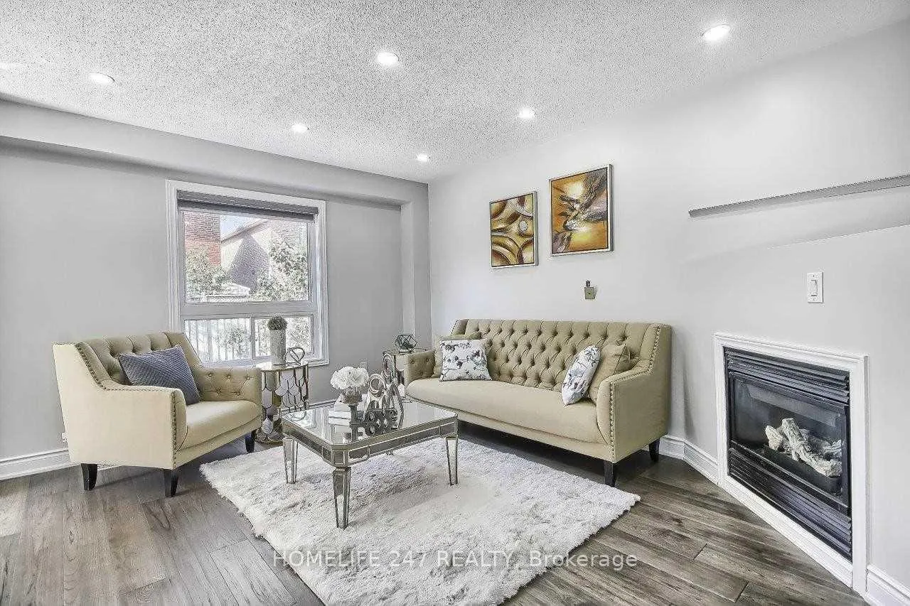 Photo 9 of 32 Poplar Plains Road, Brampton, Fletcher's Meadow — HOMEH