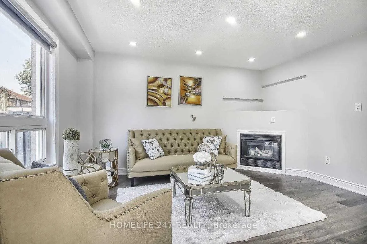Photo 11 of 32 Poplar Plains Road, Brampton, Fletcher's Meadow — HOMEH