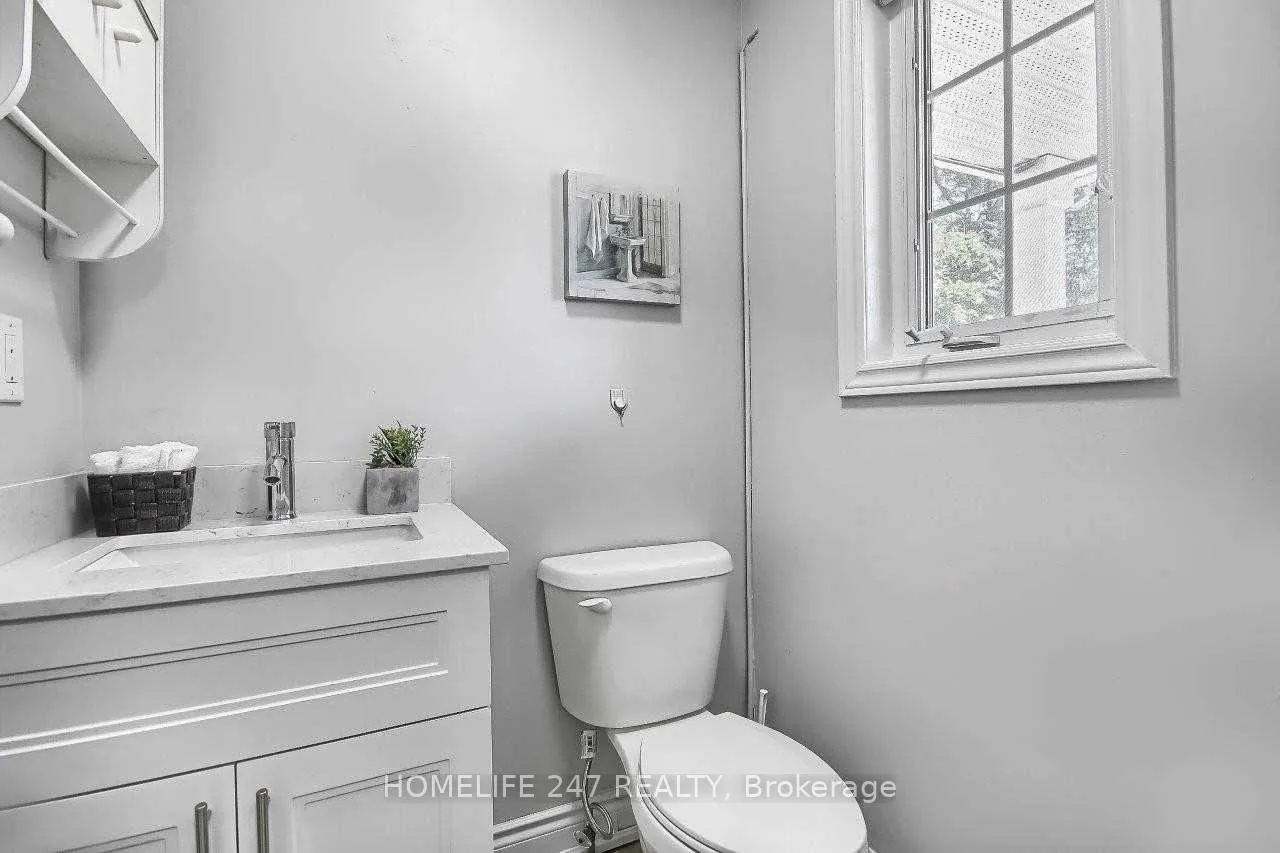 Photo 12 of 32 Poplar Plains Road, Brampton, Fletcher's Meadow — HOMEH