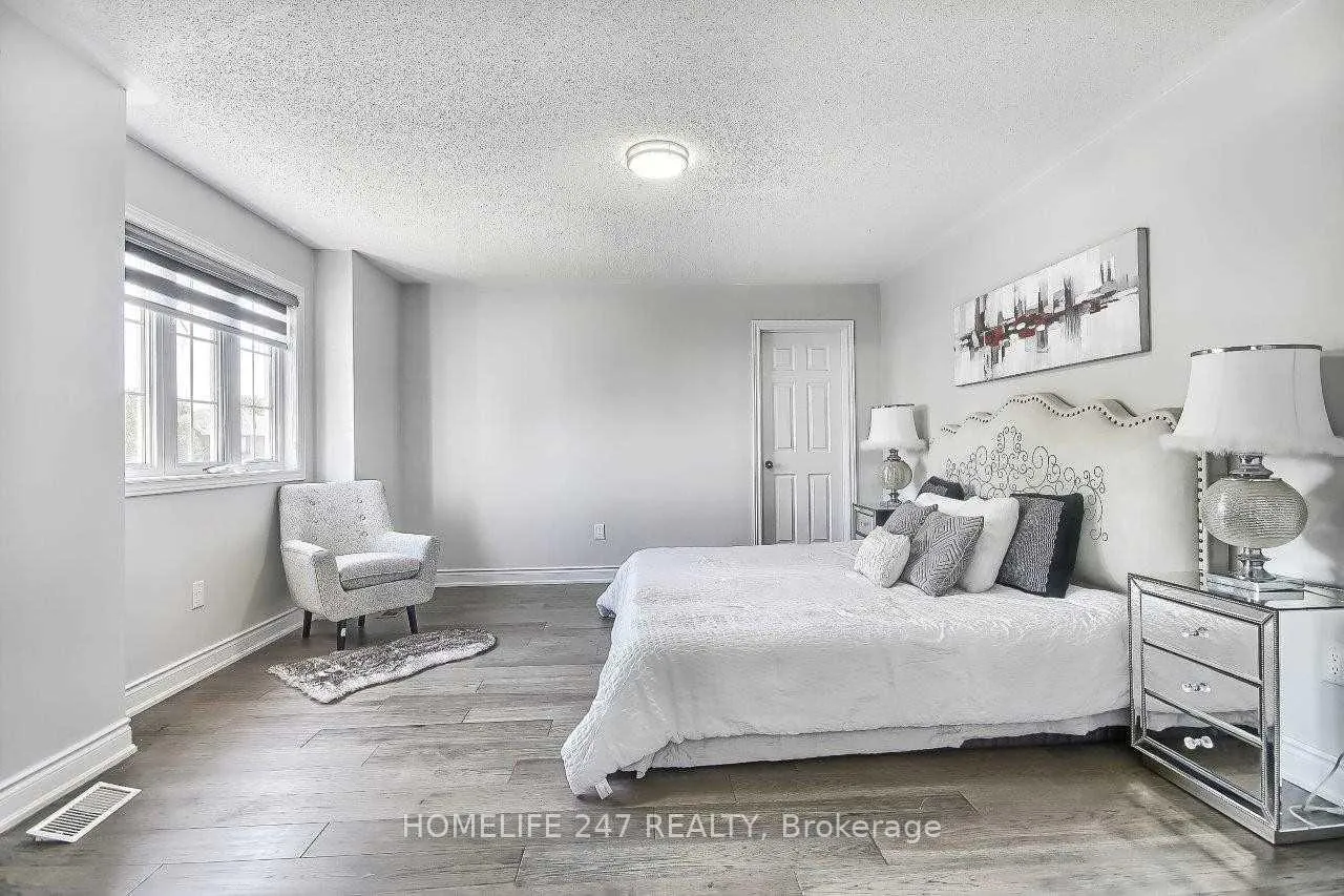 Photo 14 of 32 Poplar Plains Road, Brampton, Fletcher's Meadow — HOMEH
