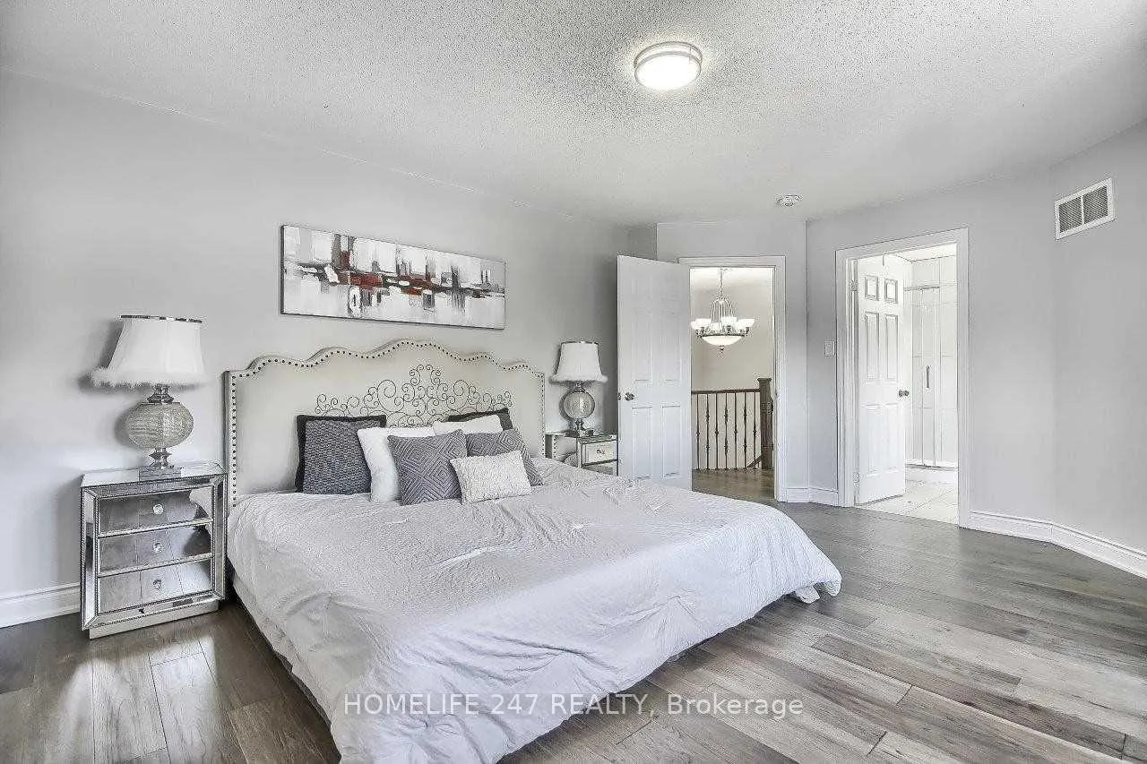 Photo 16 of 32 Poplar Plains Road, Brampton, Fletcher's Meadow — HOMEH