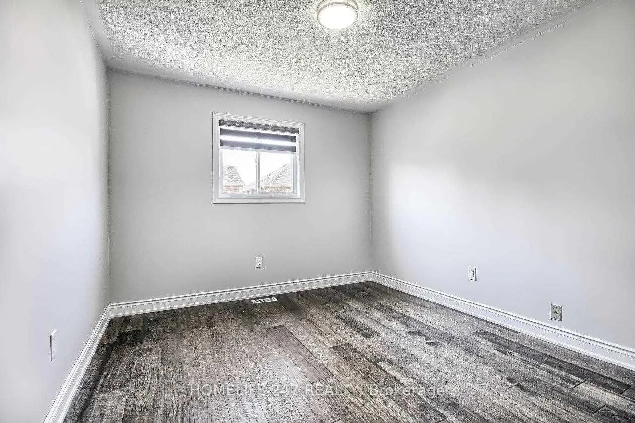 Photo 18 of 32 Poplar Plains Road, Brampton, Fletcher's Meadow — HOMEH