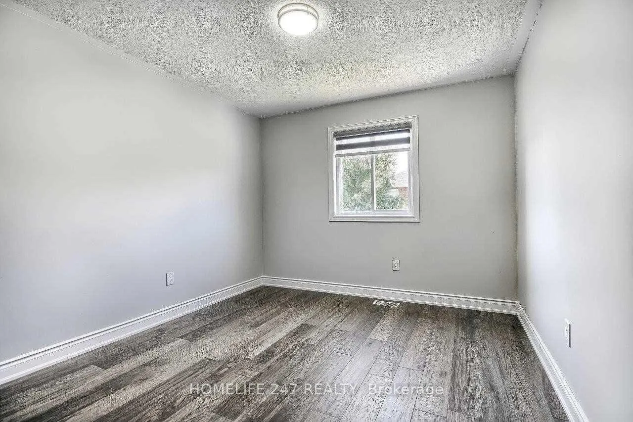 Photo 19 of 32 Poplar Plains Road, Brampton, Fletcher's Meadow — HOMEH