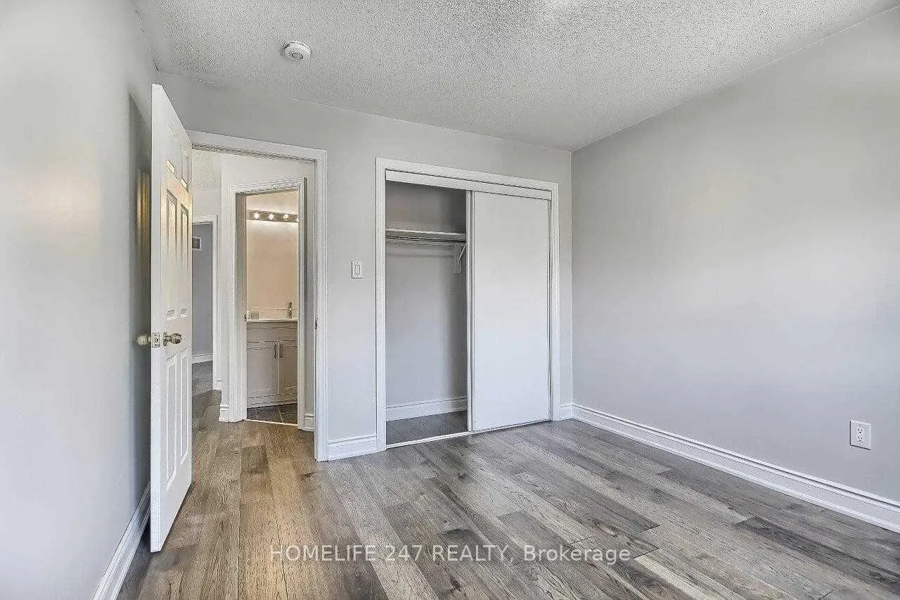 Photo 20 of 32 Poplar Plains Road, Brampton, Fletcher's Meadow — HOMEH