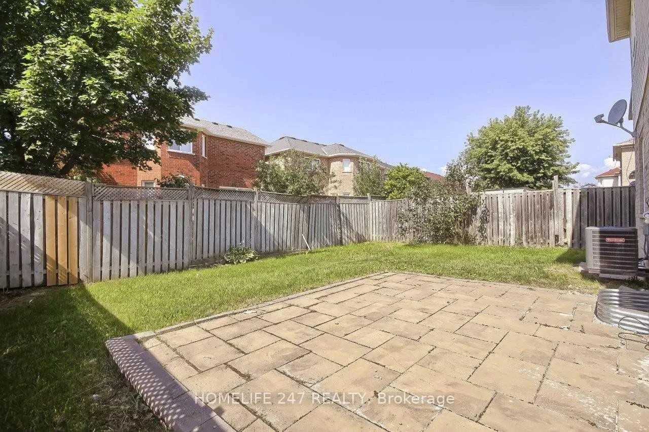 Photo 26 of 32 Poplar Plains Road, Brampton, Fletcher's Meadow — HOMEH