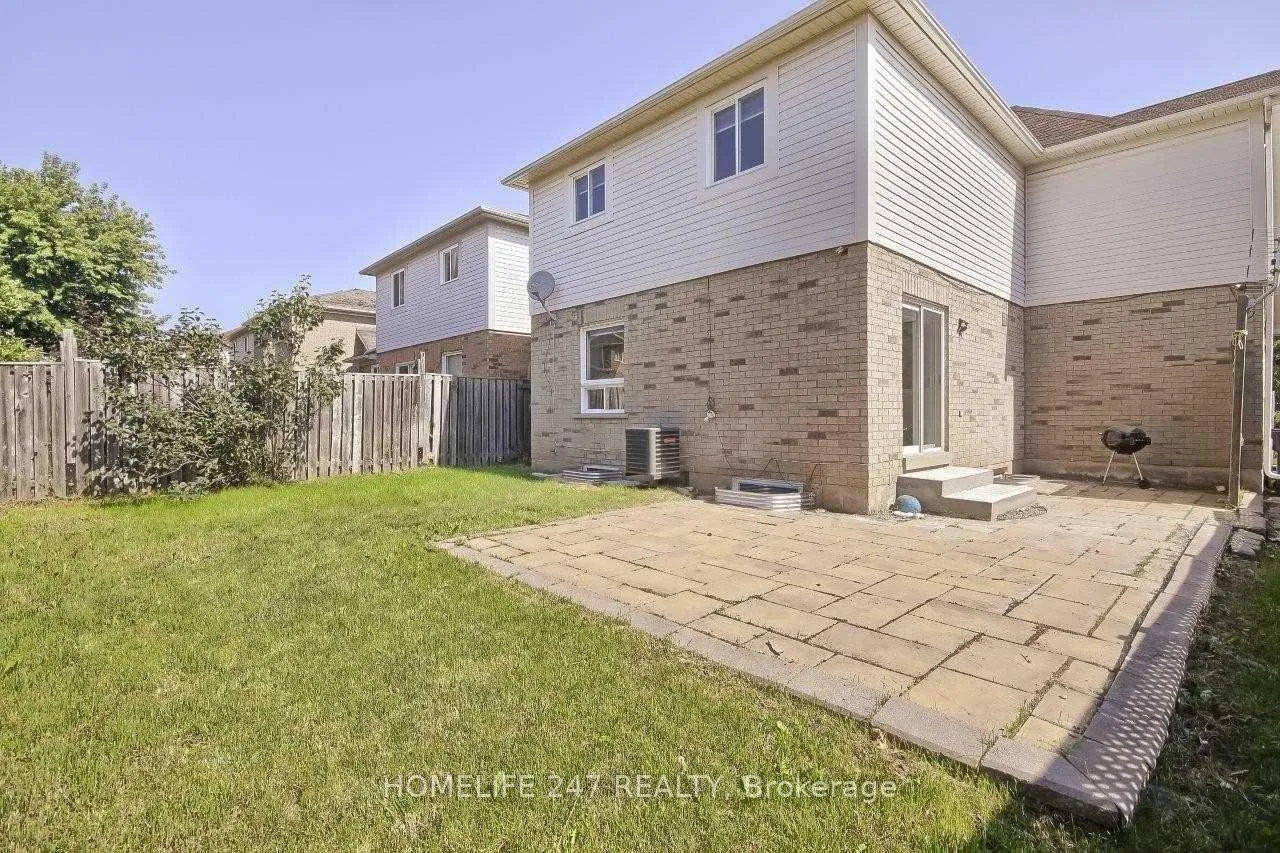 Photo 28 of 32 Poplar Plains Road, Brampton, Fletcher's Meadow — HOMEH