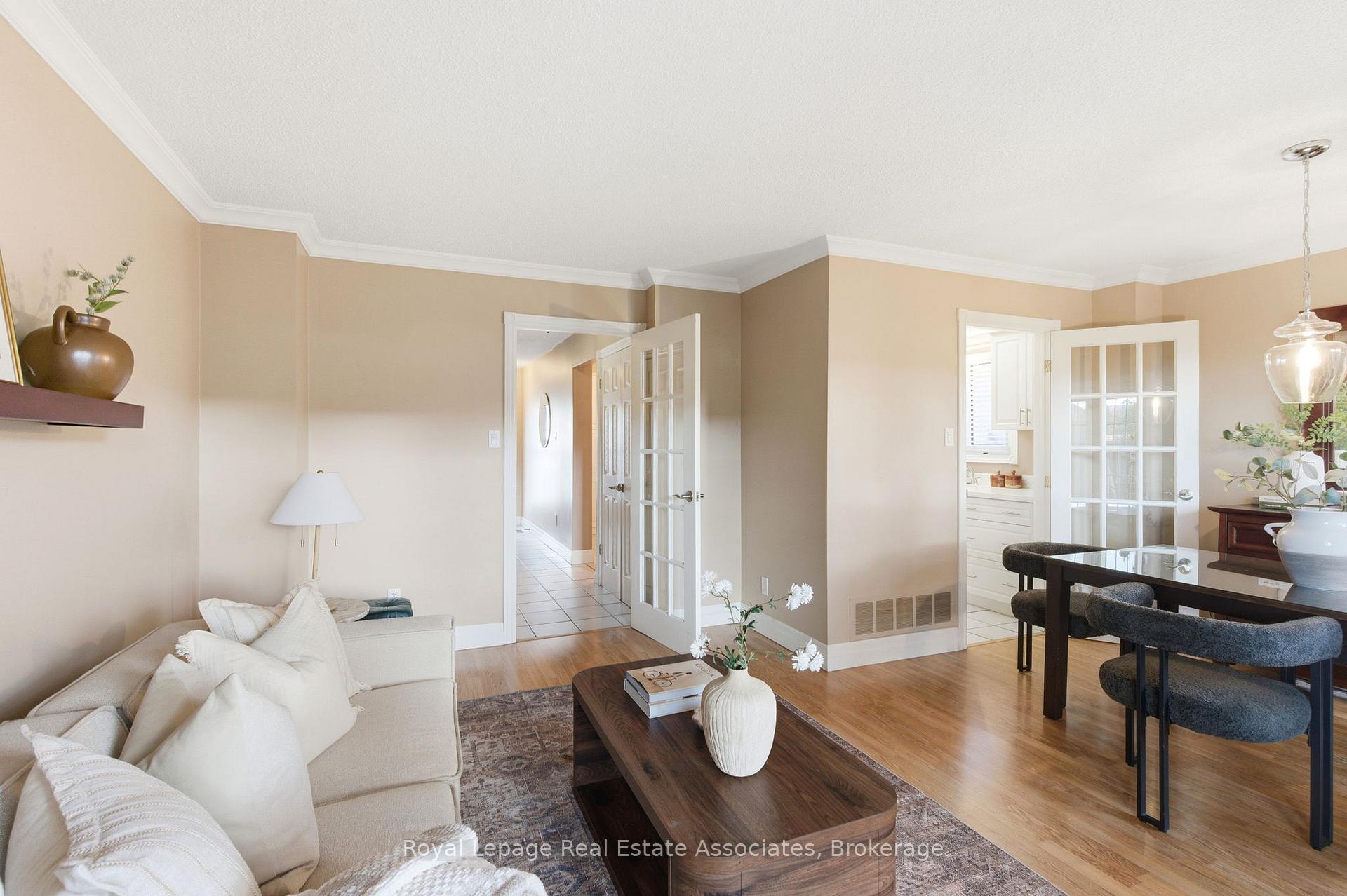 Photo 9 of 60 Newbridge Crescent, Brampton, Westgate — HOMEH