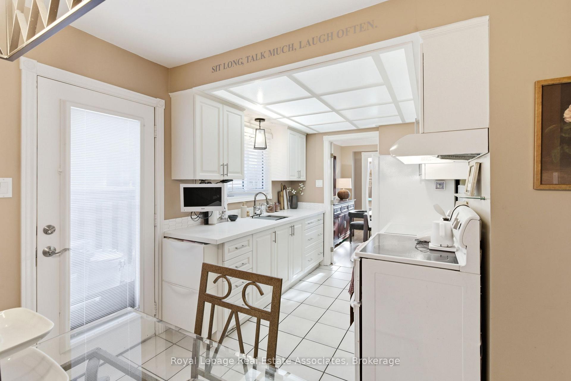 Photo 14 of 60 Newbridge Crescent, Brampton, Westgate — HOMEH