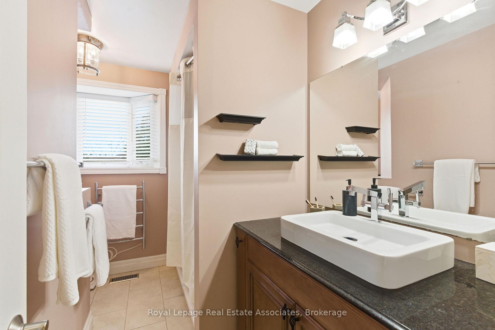 Photo 24 of 60 Newbridge Crescent, Brampton, Westgate — HOMEH