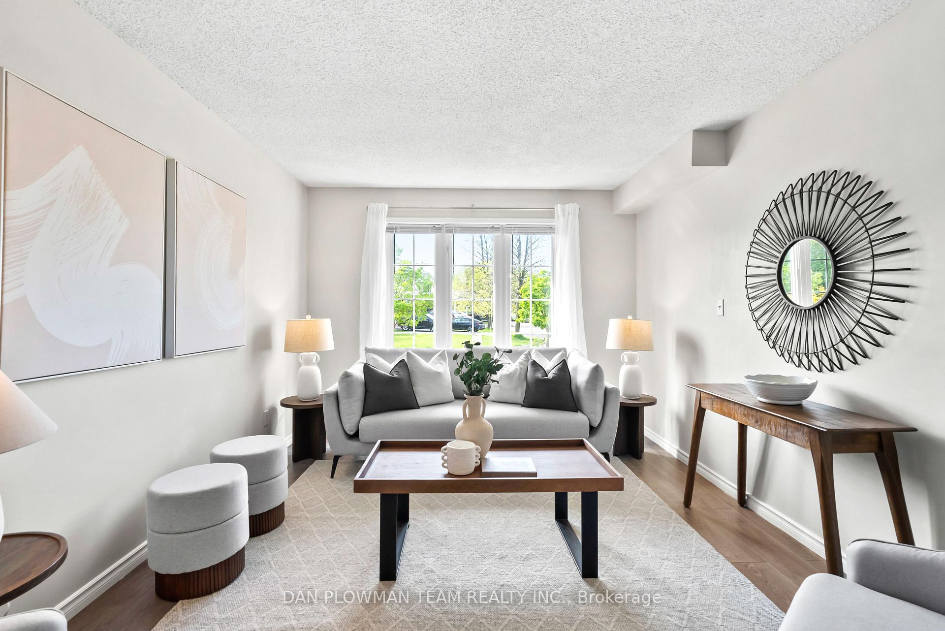 Photo 4 of 29 Barron Court, Clarington, Courtice — HOMEH