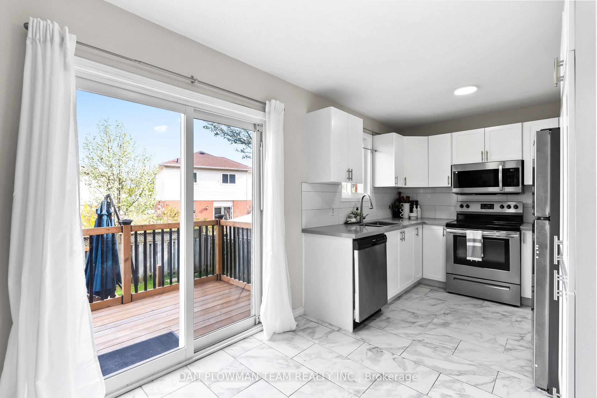 Photo 11 of 29 Barron Court, Clarington, Courtice — HOMEH