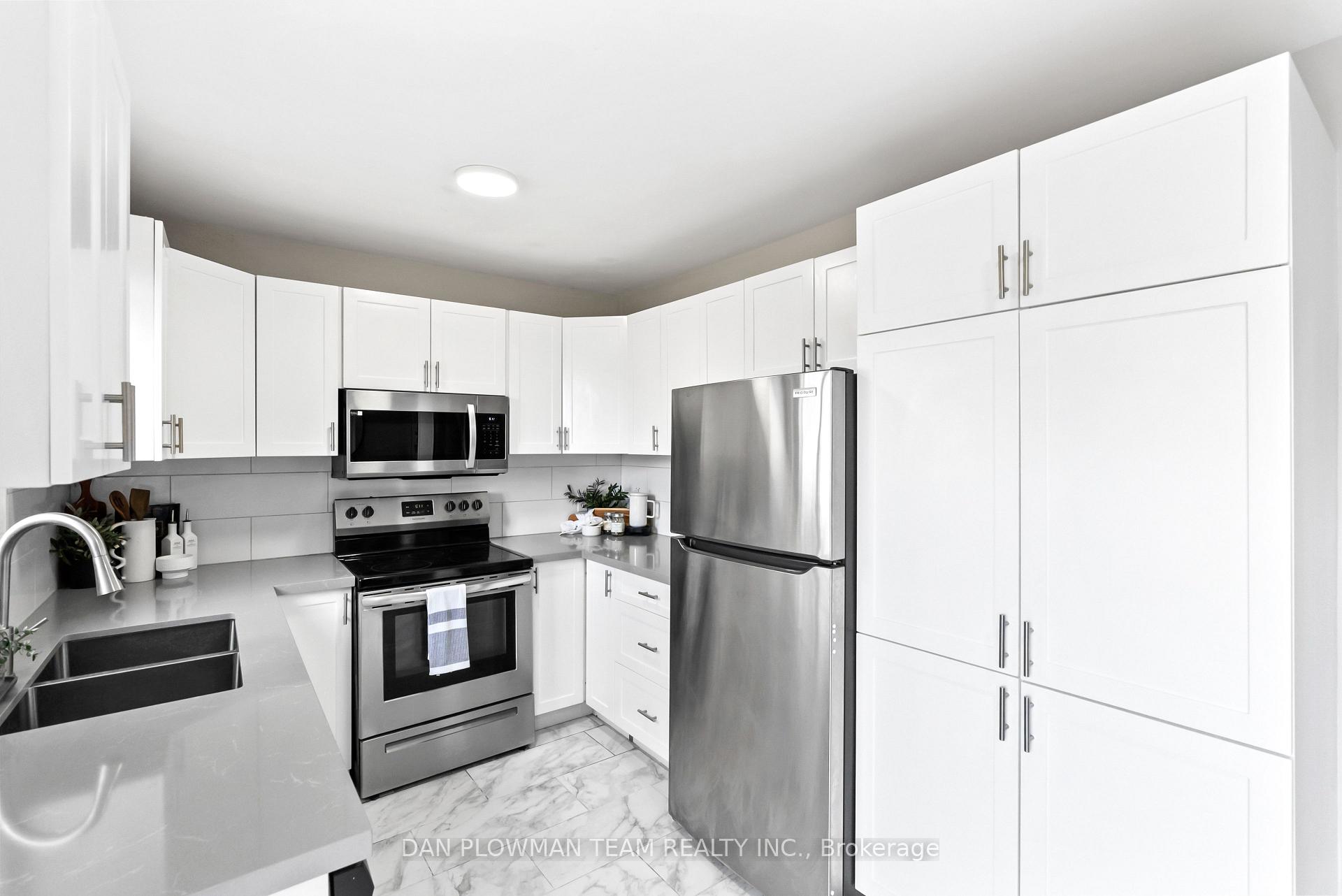 Photo 13 of 29 Barron Court, Clarington, Courtice — HOMEH