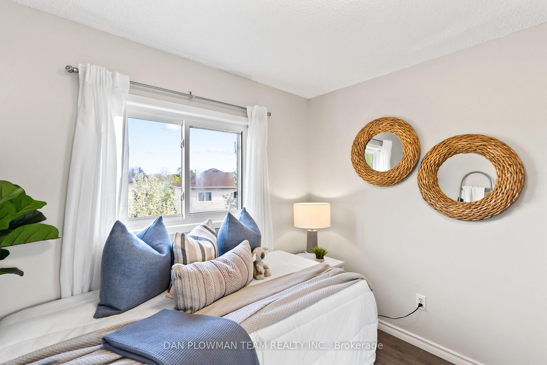 Photo 23 of 29 Barron Court, Clarington, Courtice — HOMEH