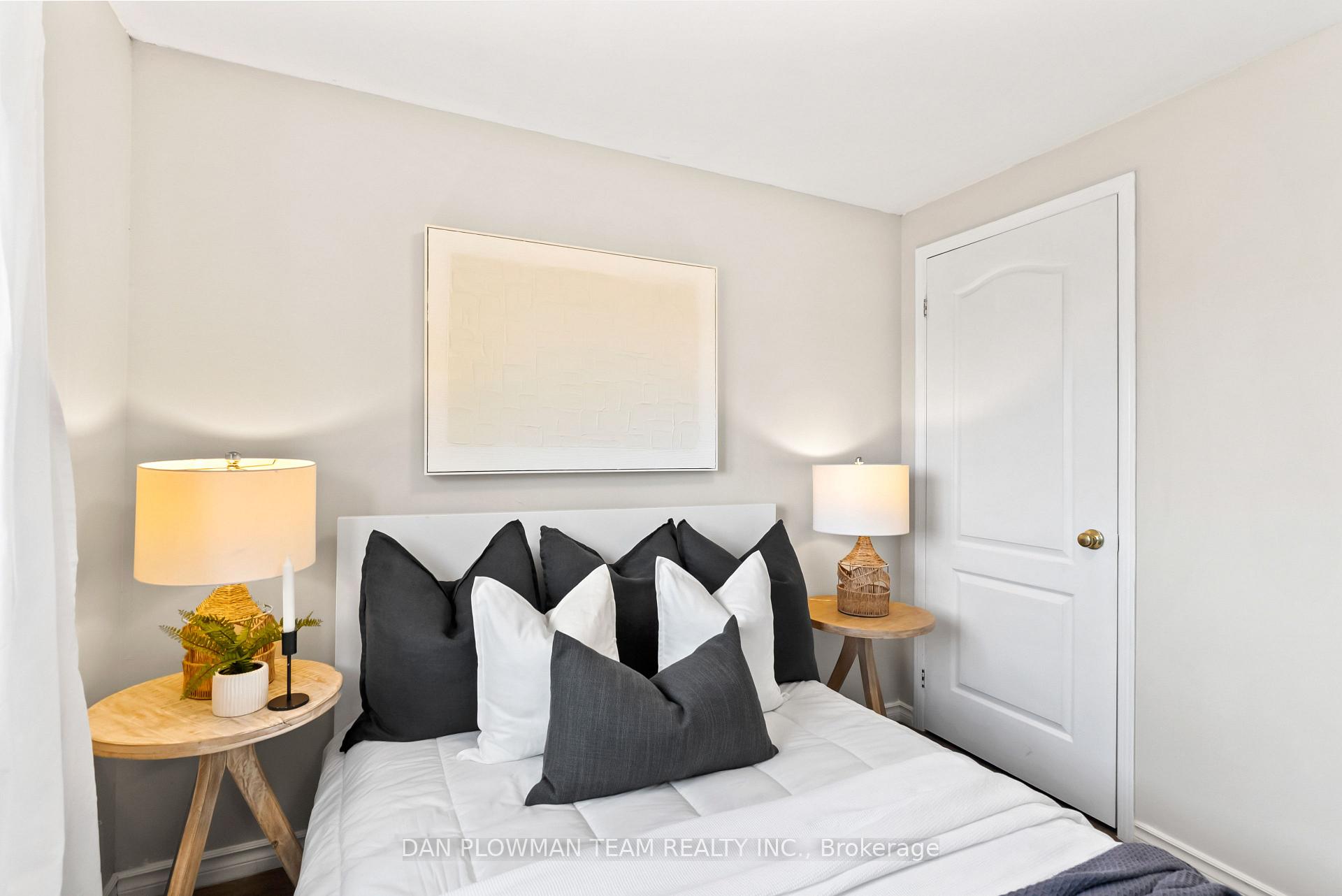 Photo 26 of 29 Barron Court, Clarington, Courtice — HOMEH