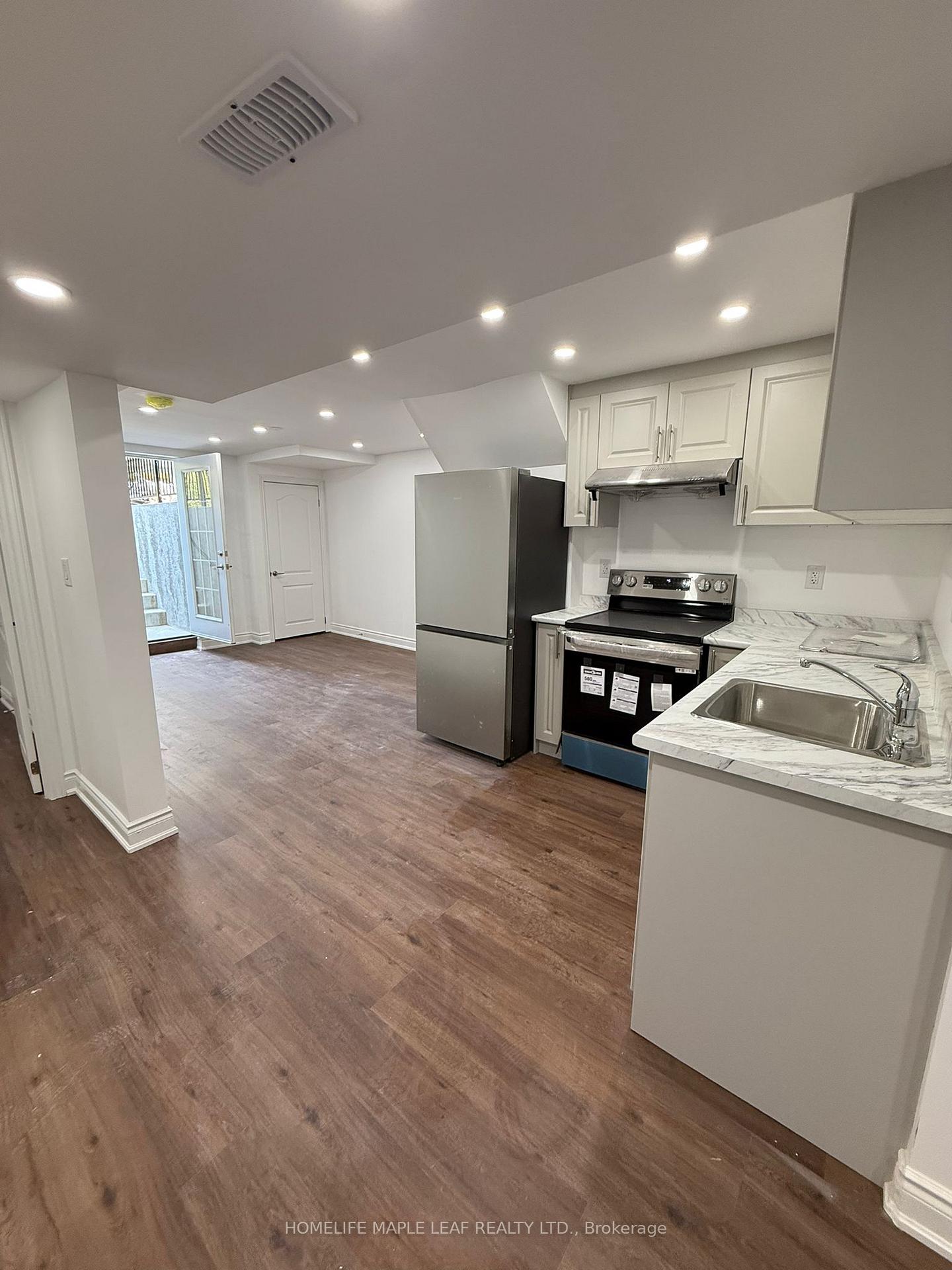 Photo 3 of 51 Angus Drive, Ajax, Central — HOMEH