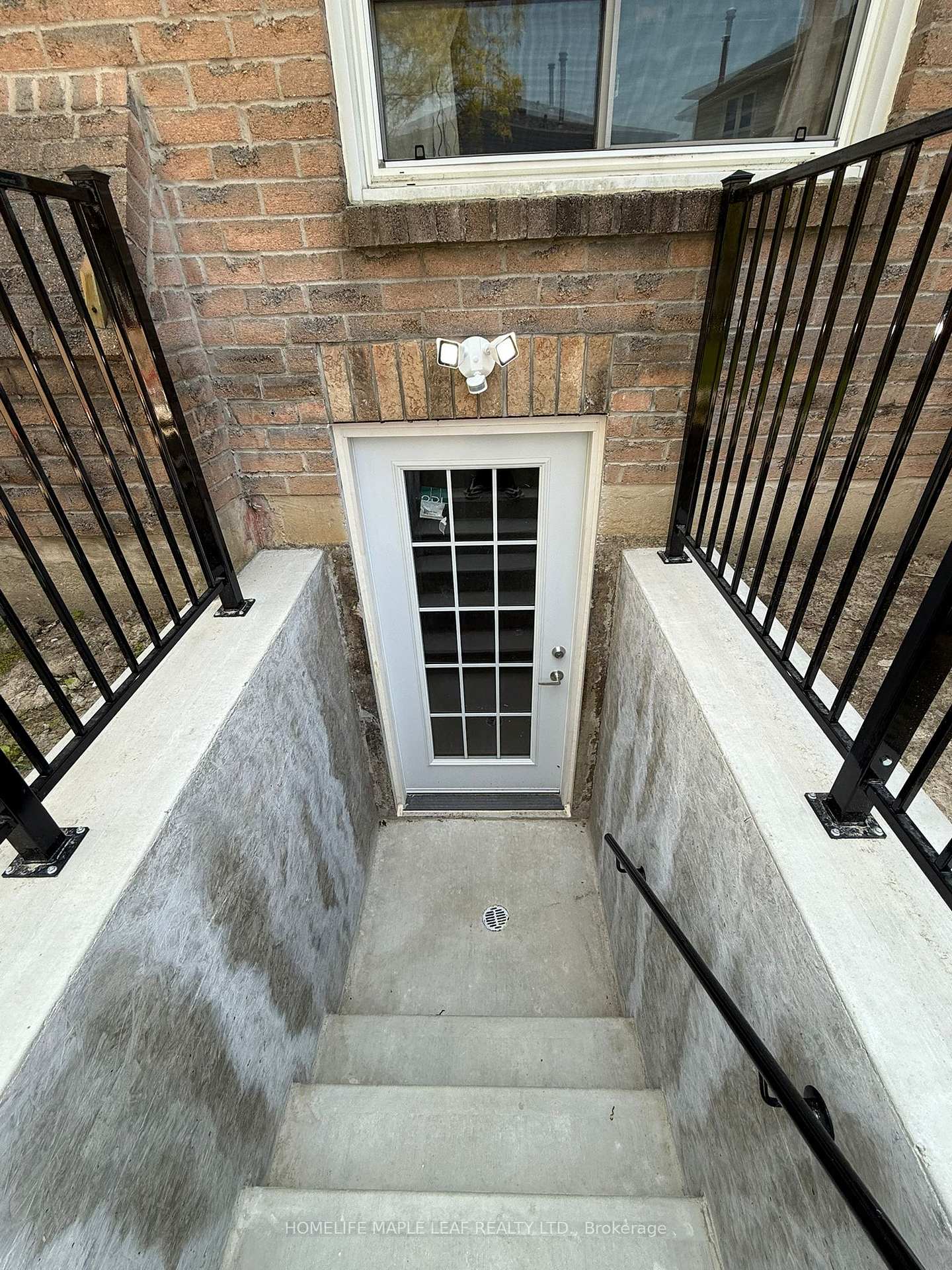 Photo 6 of 51 Angus Drive, Ajax, Central — HOMEH