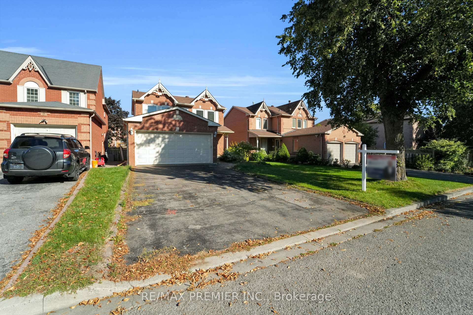 Photo 3 of 6 Hearne Crescent, Ajax, Central — HOMEH